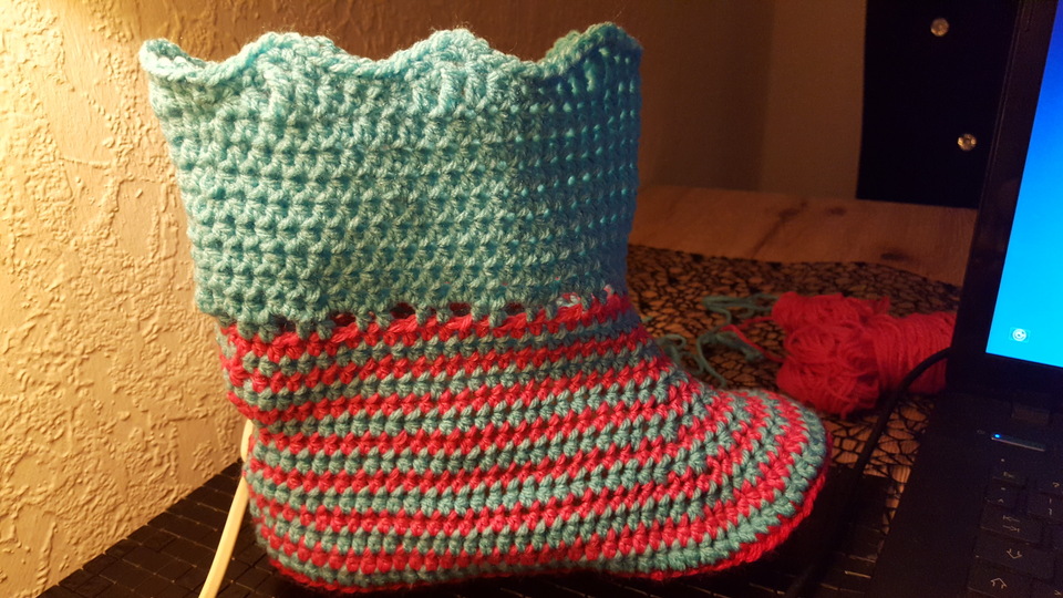 Trendy Zacken-Bootie-Stiefel-Hausschuhe-Gr.35 bis 42 