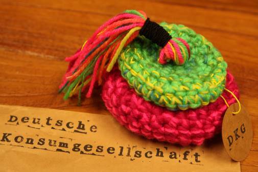 Schatulle mit Deckel aus Wollresten, Häkelanleitung