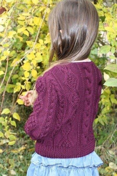 Sophia - kurze Zopfmuster Strickjacke für Mädchen von ca. 4-14 Jahren, Grösse 116-140 - Bild 4