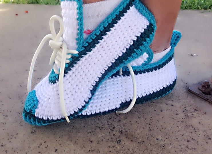 Crochet Slipper Pattern for Men/women and teens, Sport Shoes, US 3-12, crochet house shoes, with video