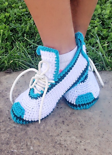 Crochet Slipper Pattern for Men/women and teens, Sport Shoes, US 3-12, crochet house shoes, with video