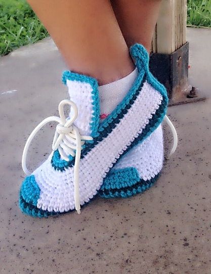 Crochet Slipper Pattern for Men/women and teens, Sport Shoes, US 3-12, crochet house shoes, with video