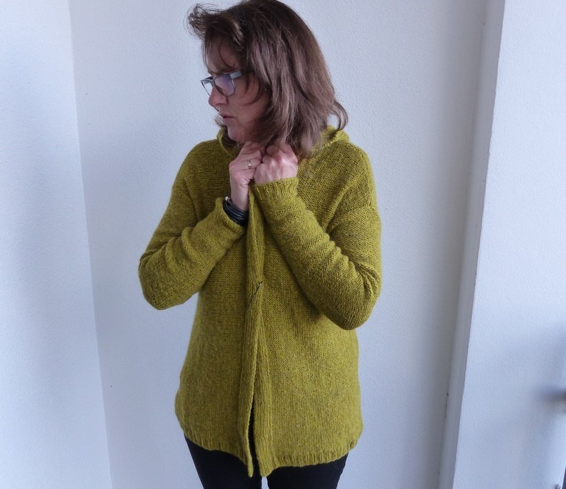 Senfgelbe Strickjacke mit Kapuze, E-Book - Bild 3