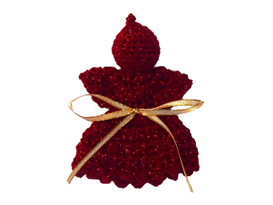 Gehäkelter roter Engel mit Glitzergarn und goldener Schleife