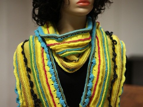 Schal aus Wollresten, Strickanleitung mit Häkeldetails / für Anfänger geeignet