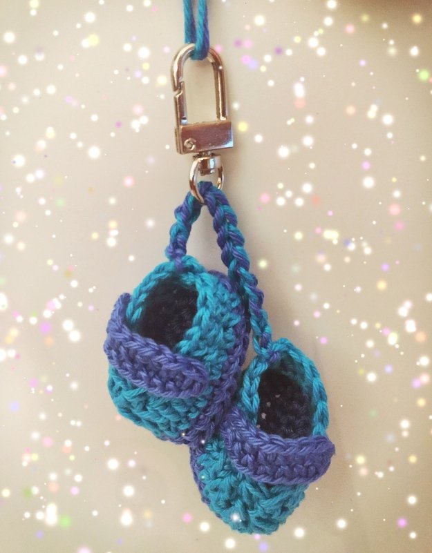 Häkelanleitung Minibabyschuhe als Schlüsselanhänger