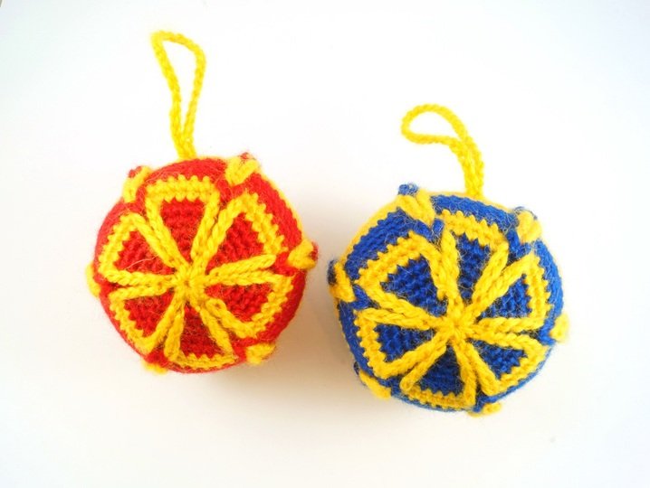 kleine Christbaumkugel "Nelke" (ca. 6 cm) - Häkelanleitung