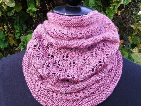 Blätterrauschen, gestrickter Cowl in Runden