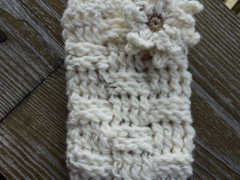 Handytasche im schönen Schachbrettmuster mit Edelweiß Applikation (Häkelanleitung)