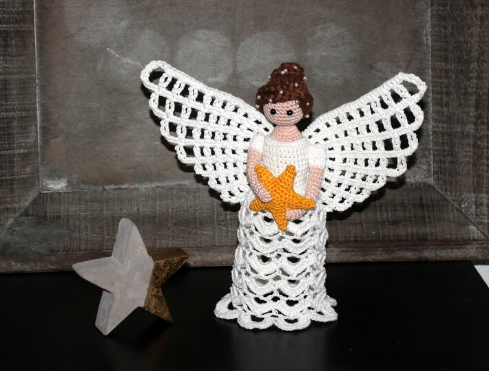 Crochet an Angel – a Christmas Angel with a Star and Lace Dress (EN & DE)