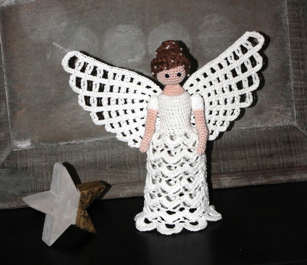 Crochet an Angel – a Christmas Angel with a Star and Lace Dress (EN & DE)