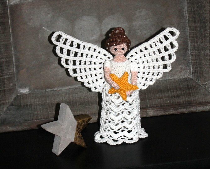 Crochet an Angel – a Christmas Angel with a Star and Lace Dress (EN & DE)