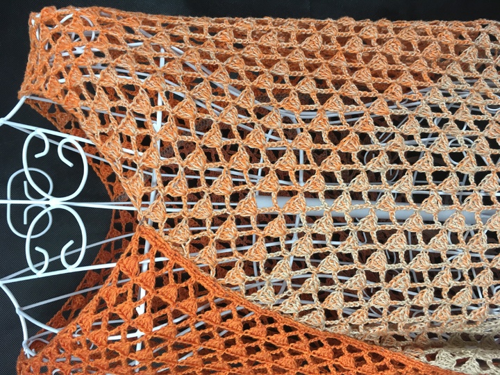 Poncho "Musterglück" aus 1 Bobbel gehäkelt