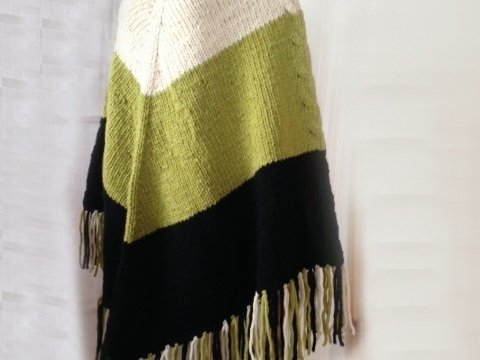 Poncho mit Wickelloop gestrickt aus Urban Roots von Wolke Hegenbarth