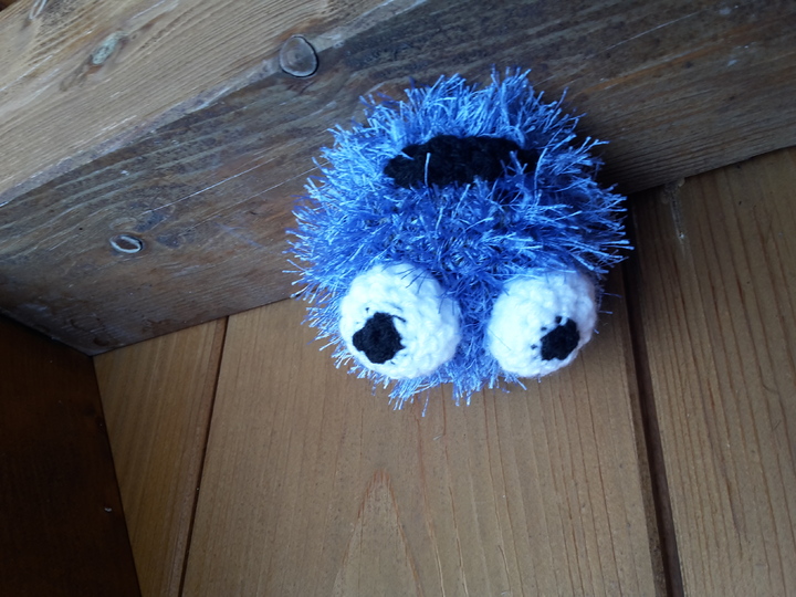 Kleines Wuschelmonster (Häkelanleitung)