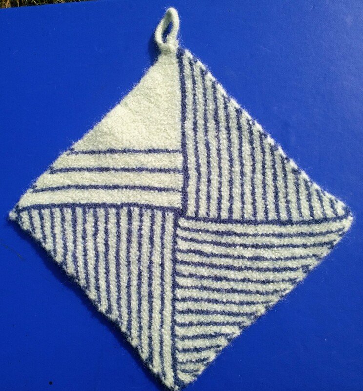 Topflappen - schräges Teil - gestrickt und gefilzt - Bild 2