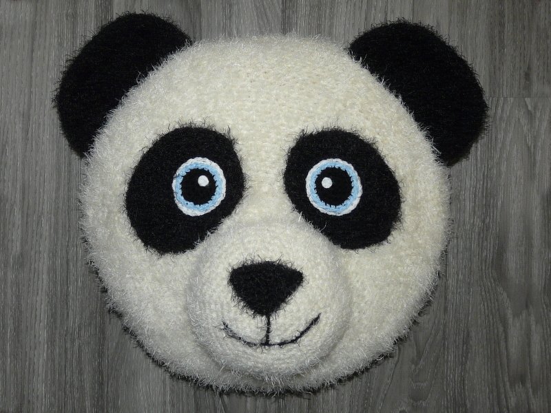 Häkelanleitung flauschiges Panda Kissen