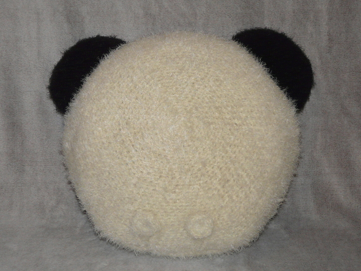 Häkelanleitung flauschiges Panda Kissen