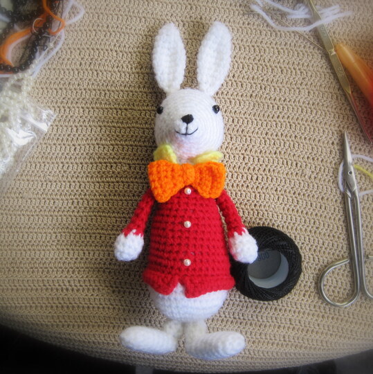 Weißes Kaninchen Amigurumi Häkelanleitung