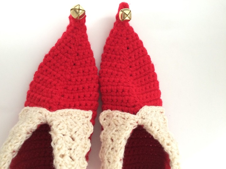 Crochet Christmas Elf Shoes Booties pattern, Child & Adult, 4 sizes