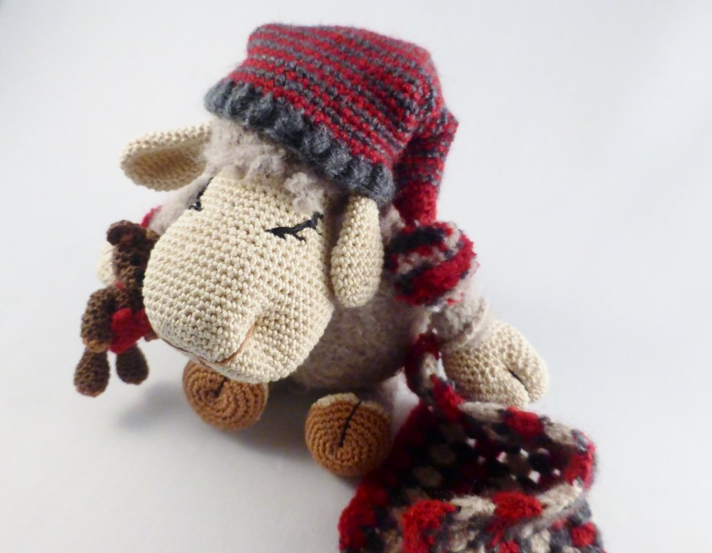 knuddelige Spieluhr - Kuscheltier Schaf Luna mit Teddybär - Bild 2