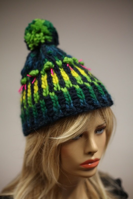 Superschnelle warme freche Mütze - Anleitung zum Stricken mit dicken Nadeln