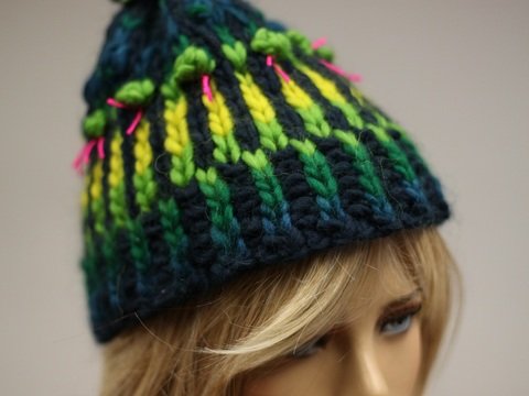 Superschnelle warme freche Mütze - Anleitung zum Stricken mit dicken Nadeln