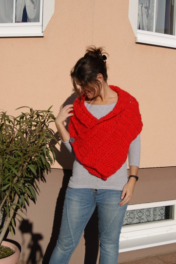 Schal-Poncho Red mit Zöpfchenmuster