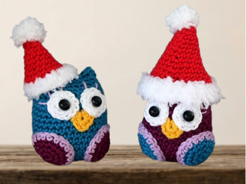 Crochet a Christmas Owl – a Little Ornament in Two Colours (EN & DE)