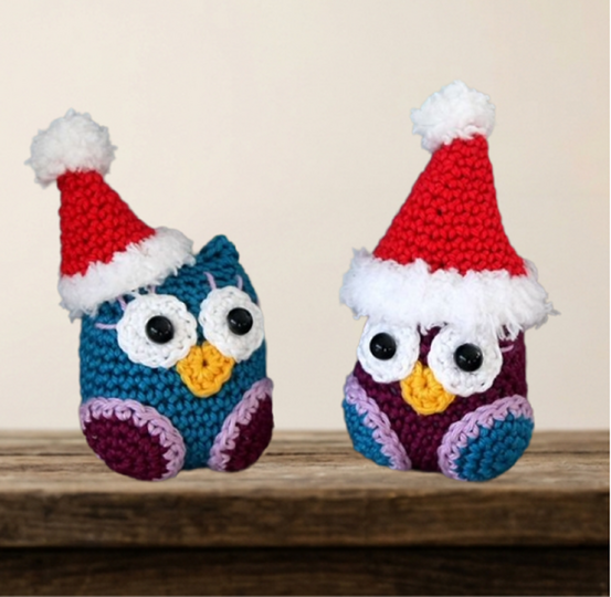 Crochet a Christmas Owl – a Little Ornament in Two Colours (EN & DE)