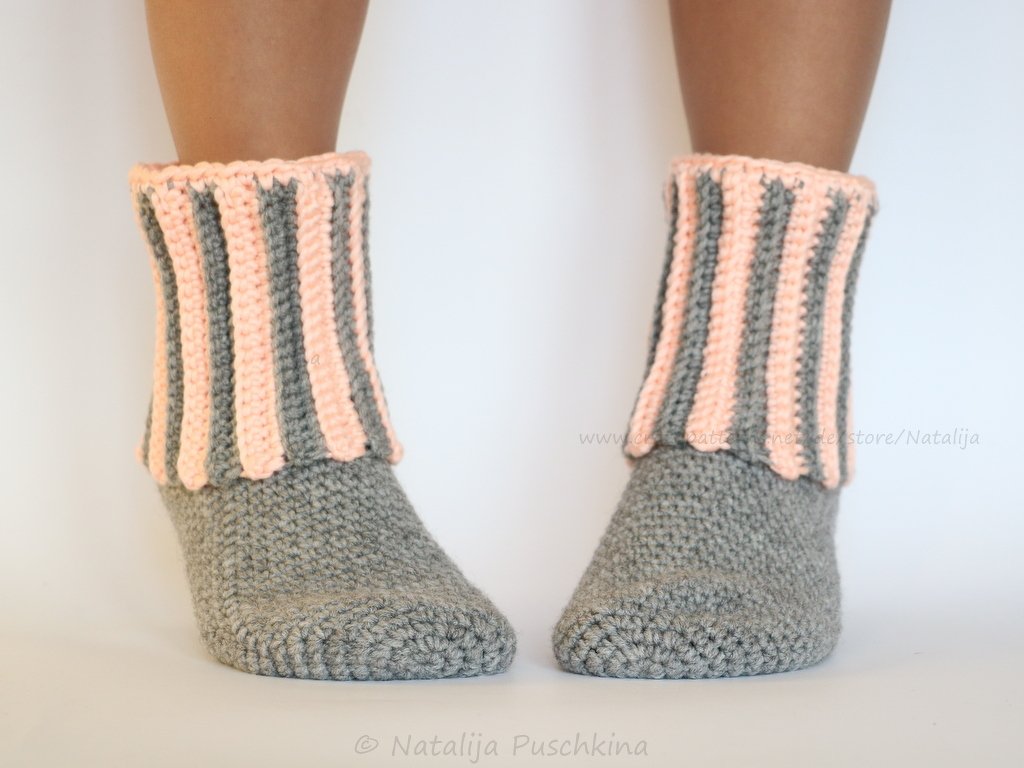 Warme Socken mit Rippenmuster - Häkelanleitung in Größen 36-47