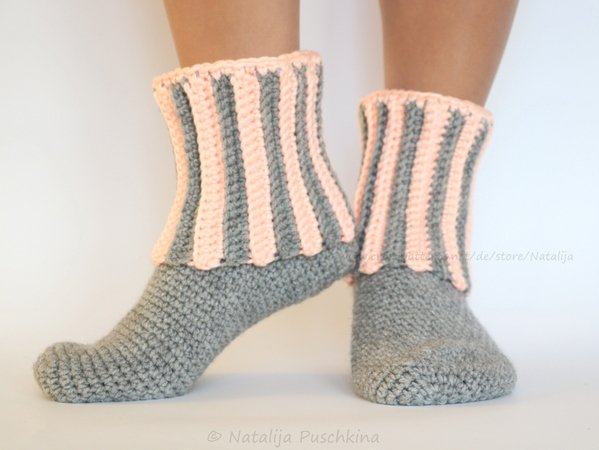 Warme Socken mit Rippenmuster - Häkelanleitung in Größen 36-47