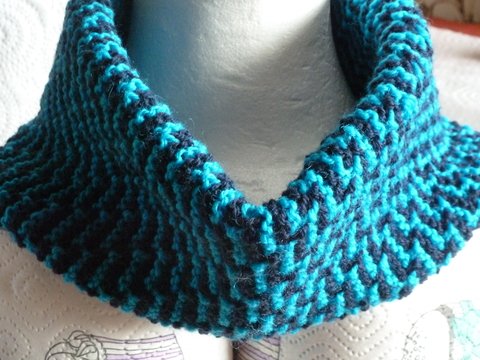 Loop mit Treppenmuster ,gestrickt