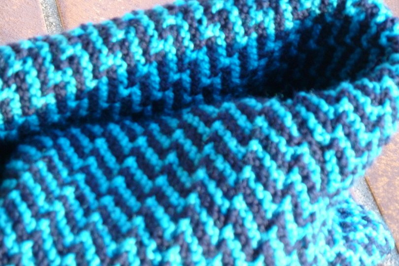 Loop mit Treppenmuster ,gestrickt