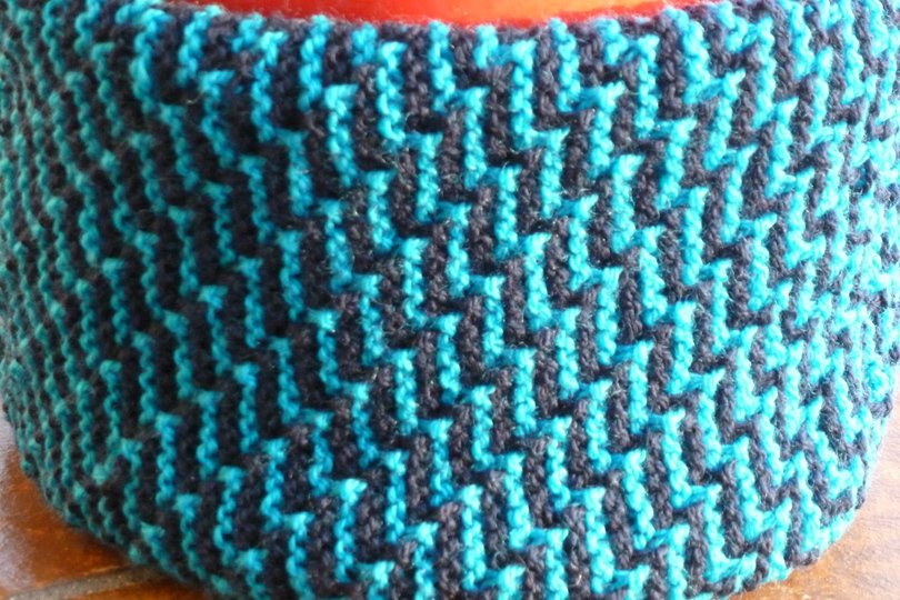 Loop mit Treppenmuster ,gestrickt