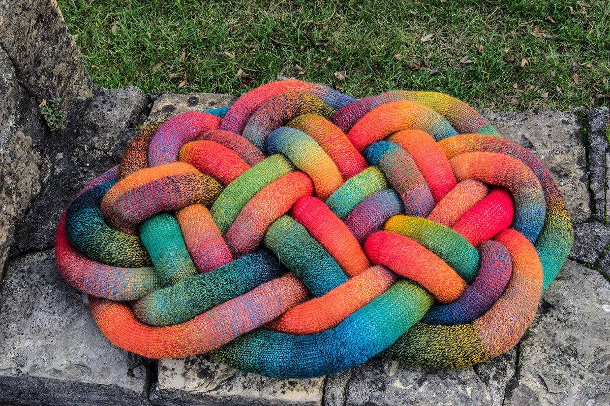 Sit-Upon/Braided cushion