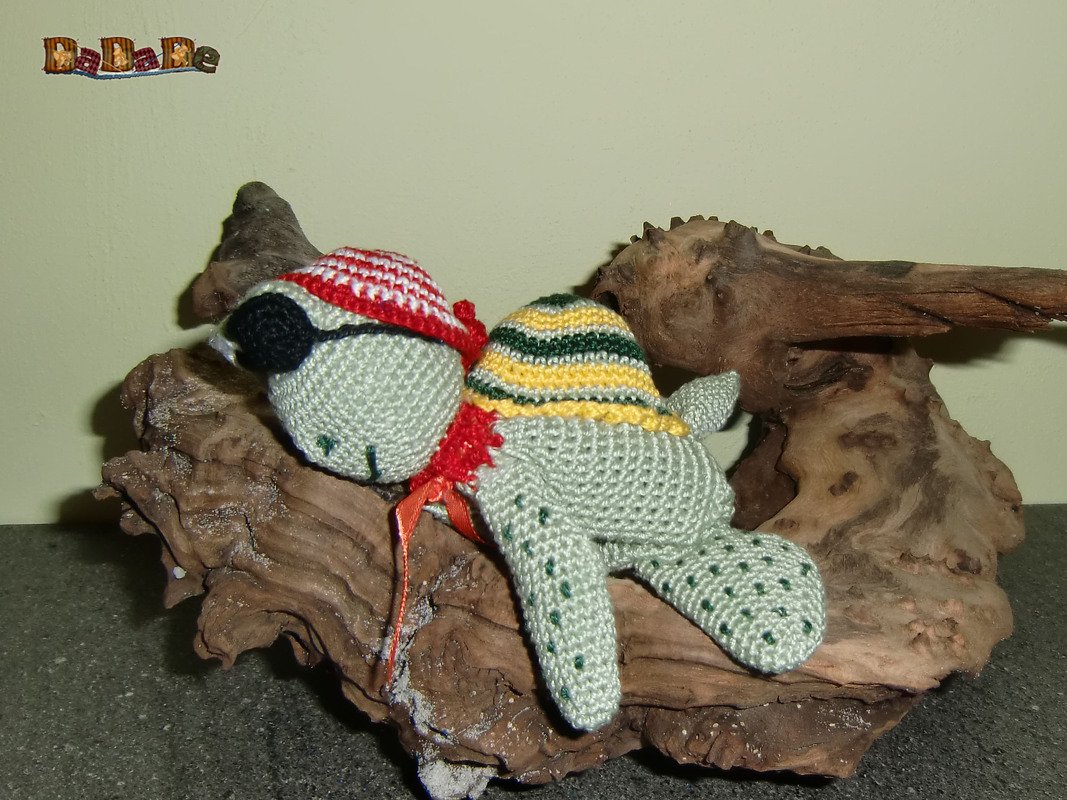 Geschenke-Tasche Tiere, Meeresschildkröte als Pirat - gehäkelt von Dadade - Bild 2