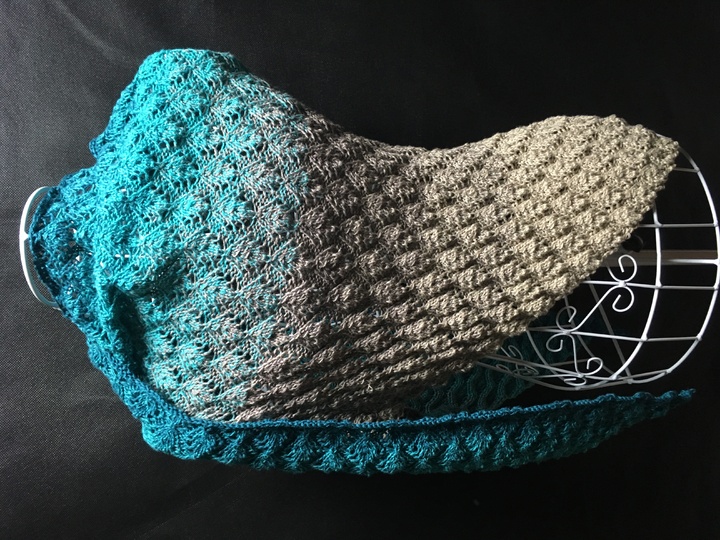 Tuch "Nice Surprise" mit 1 Bobbel stricken - Veronika Hug