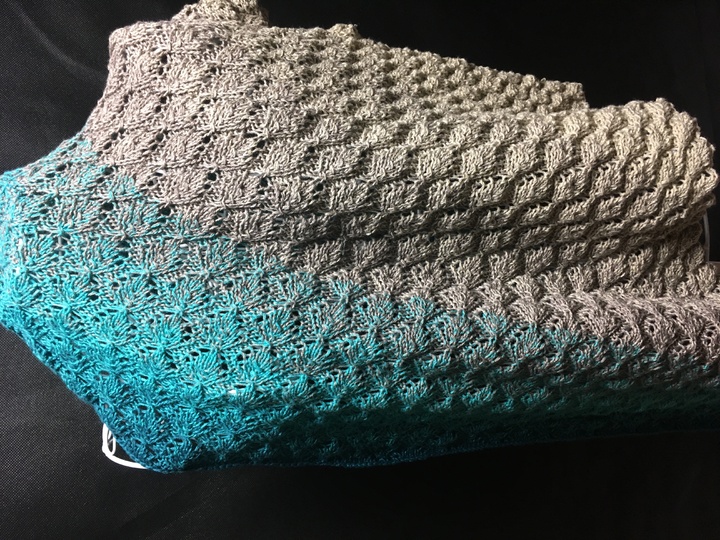 Tuch "Nice Surprise" mit 1 Bobbel stricken - Veronika Hug