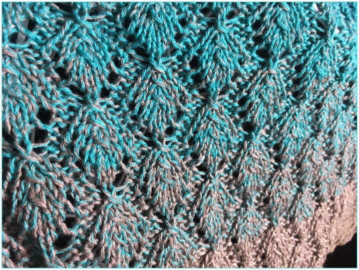 Tuch "Nice Surprise" mit 1 Bobbel stricken - Veronika Hug