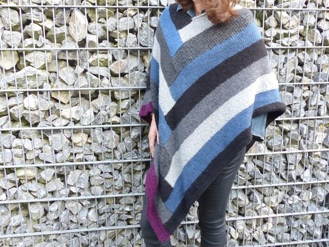 Trendiger Poncho mit Streifen; E-Book