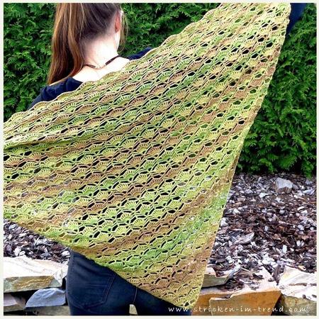 Crochet Pattern for a triangle shawl | 3-Eckstuch *Breeze of Fall*