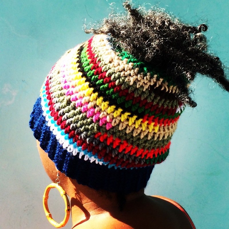 Crochet ponytail messy bun hat pattern, easy beginner