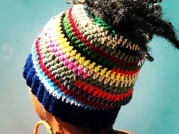 Crochet ponytail messy bun hat pattern, easy beginner
