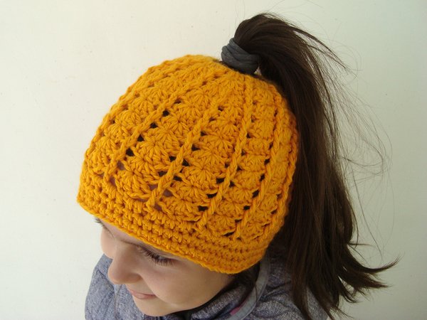 Messy bun hat for runners Ponytail beanie for girls and women Running toque Winter cap with hair hole