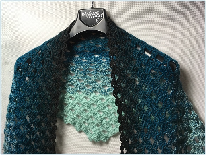 Tuch "Gitter-Look" mit 1 Bobbel häkeln