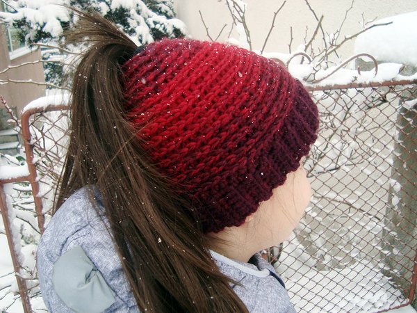 Crochet Pattern Messy Bun Hat or Ponytail Beanie Winter Hat for Runners Running cap for women or girls Warm hat with hair hole