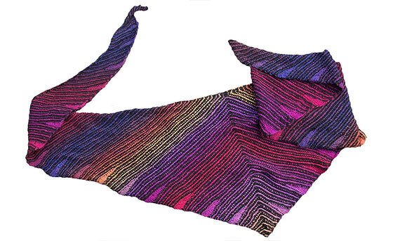 Gehäkeltes Dreieckstuch in Lila, Pink und Orange mit gestreiftem Wellenmuster