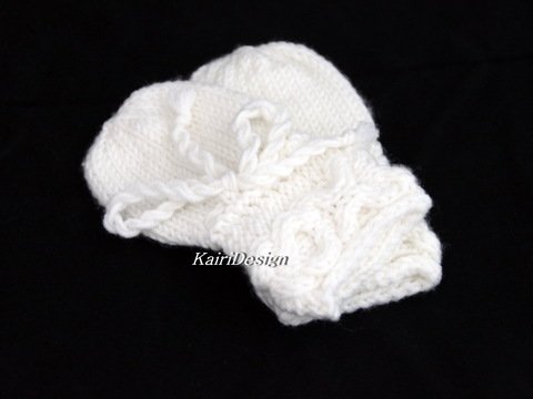 Baby mittens 0-6 month