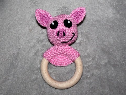 Schweinchen Rasselring Häkelanleitung